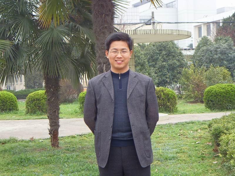 王继虎,中教二级,2003年毕业于滁州学院外语系